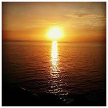 Load image into Gallery viewer, Novelty Sunrise - Full Drill Diamond Painting