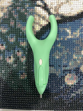 Load image into Gallery viewer, Ergonomics Shaped Diamond Painting Pen