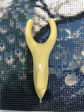 Load image into Gallery viewer, Ergonomics Shaped Diamond Painting Pen