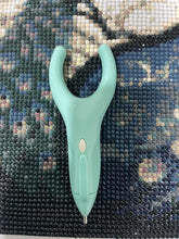 Load image into Gallery viewer, Ergonomics Shaped Diamond Painting Pen