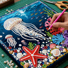 Load image into Gallery viewer, Jellyfish-Partial Pearl Painting Kit with Frame-25x25cm
